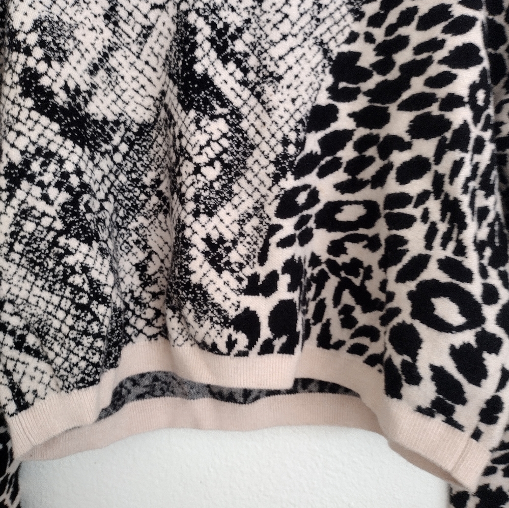 Guess Tamelia Black Cream Animal Print Cropped Sweater Size Large - Picture 8 of 15